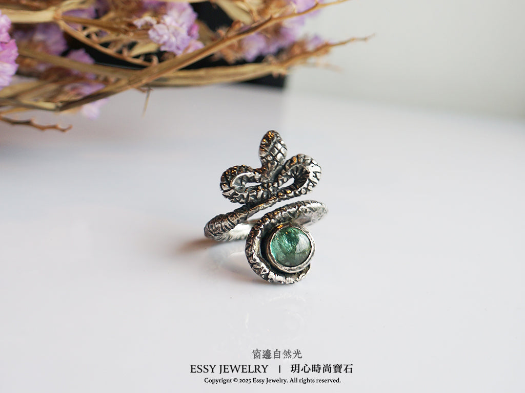 錢蛇環抱寶石|手工純銀戒