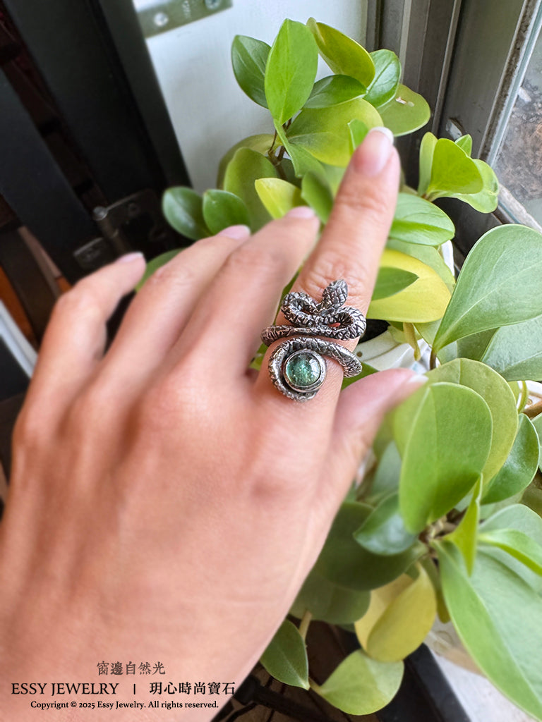 錢蛇環抱寶石|手工純銀戒