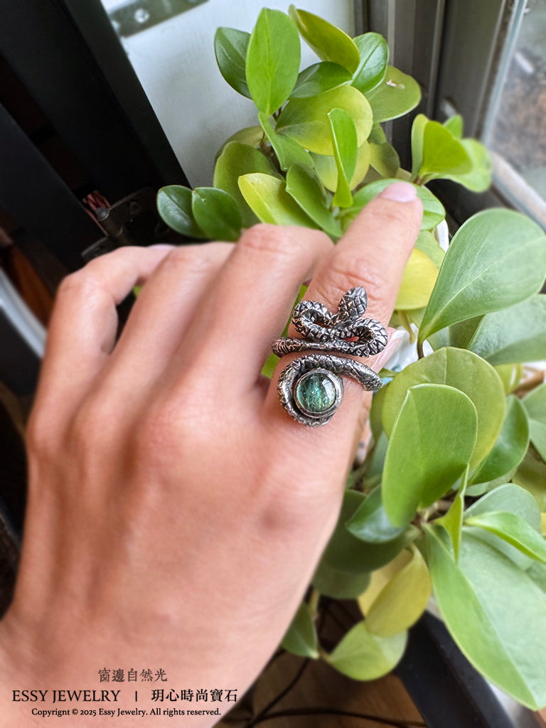 錢蛇環抱寶石|手工純銀戒