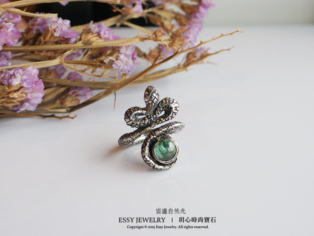 錢蛇環抱寶石|手工純銀戒