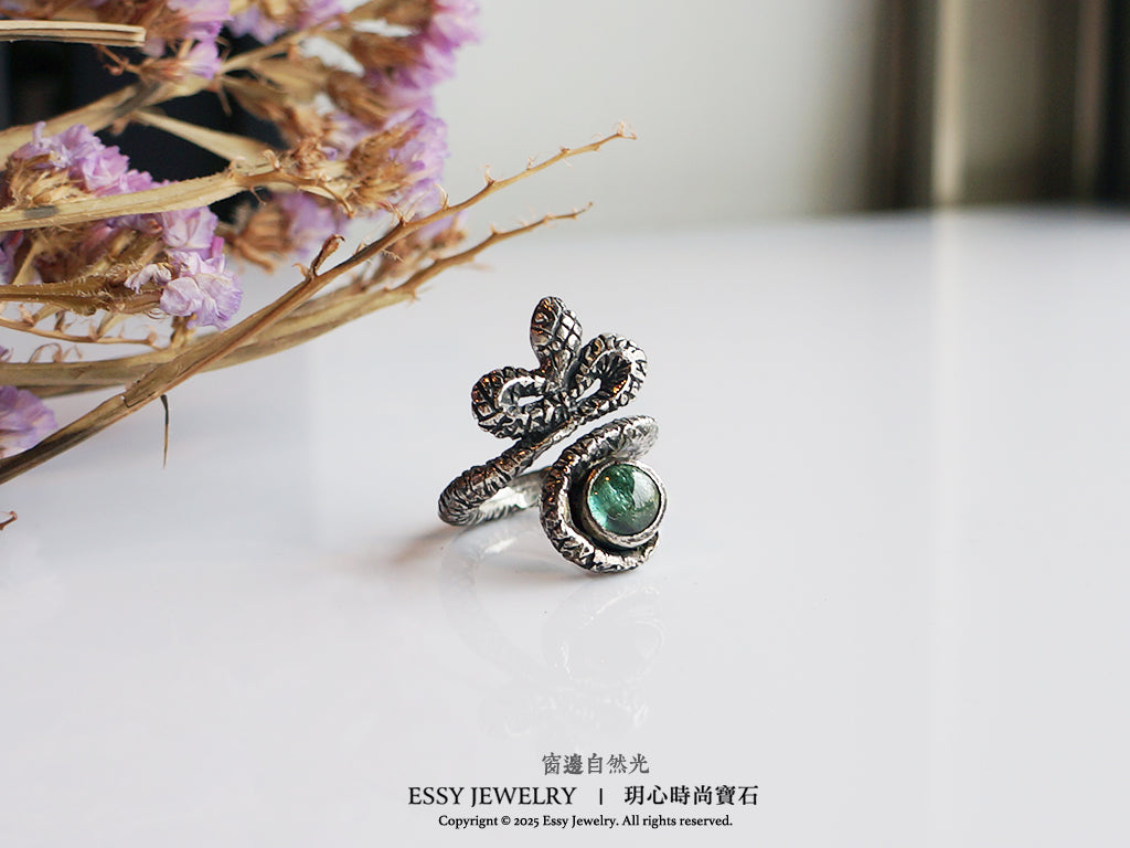 錢蛇環抱寶石|手工純銀戒