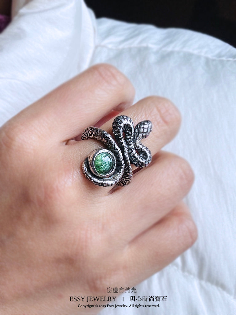 錢蛇環抱寶石|手工純銀戒