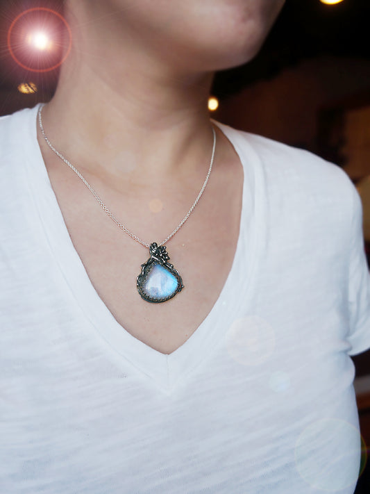 Auroflora 月之花手工純銀墜