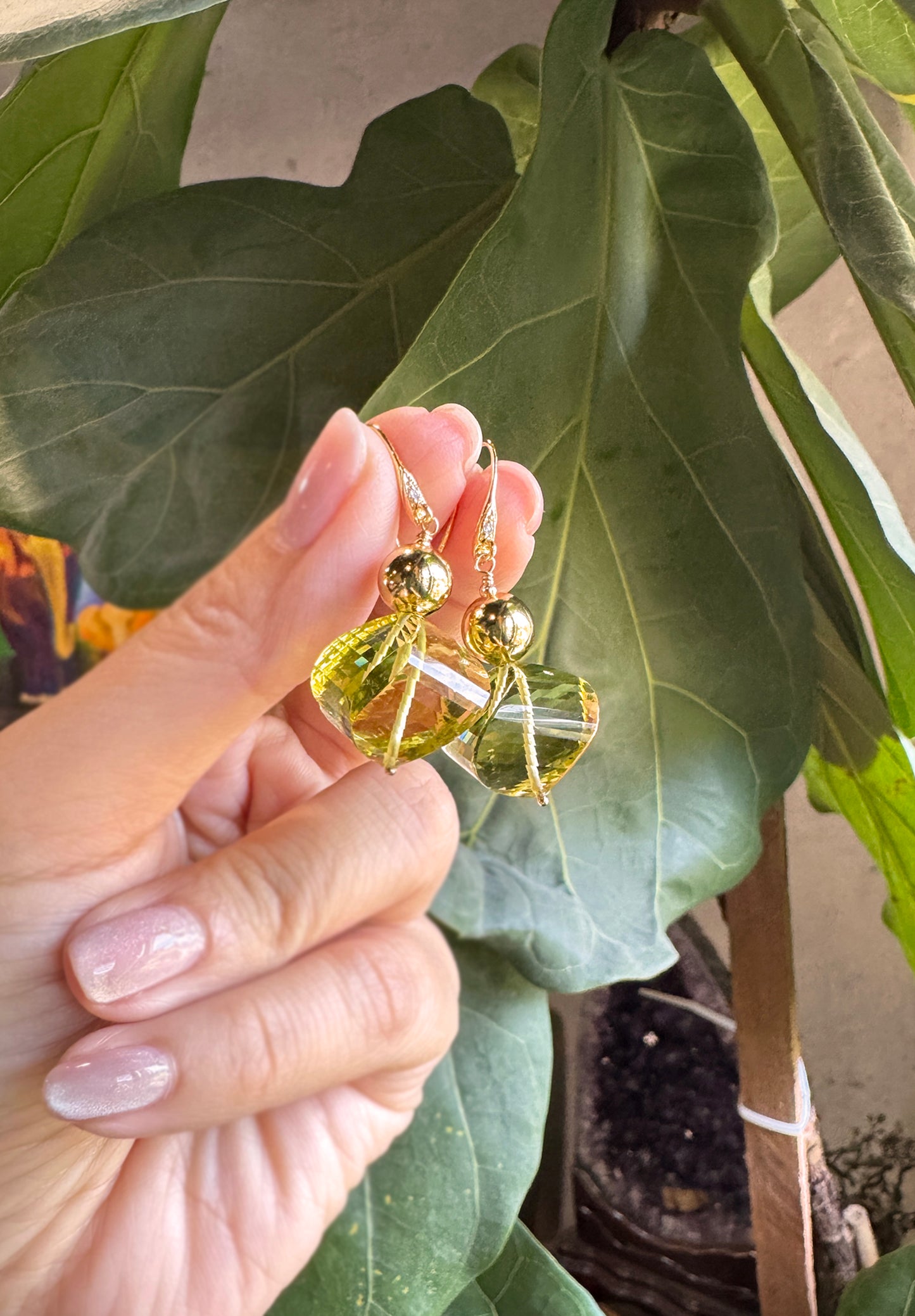 香檳黃水晶花式切割耳環