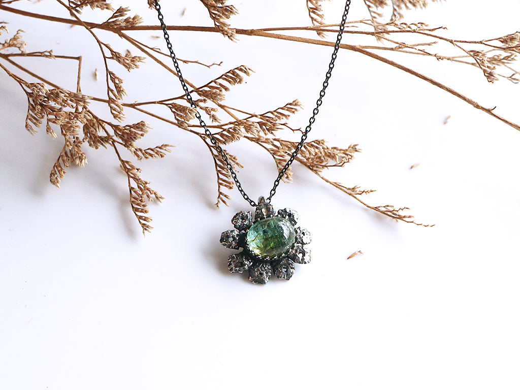 綠碧璽 手工蕾絲花銀墜 C060301