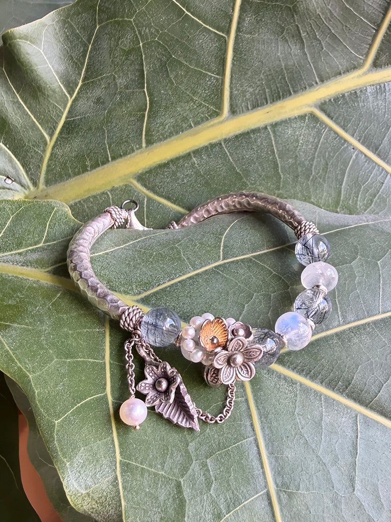 藍暈月光 × 藍鋼絲水晶｜純銀花手鐲