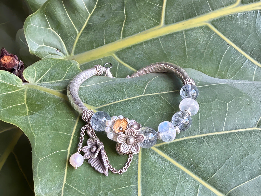 藍暈月光 × 藍鋼絲水晶｜純銀花手鐲
