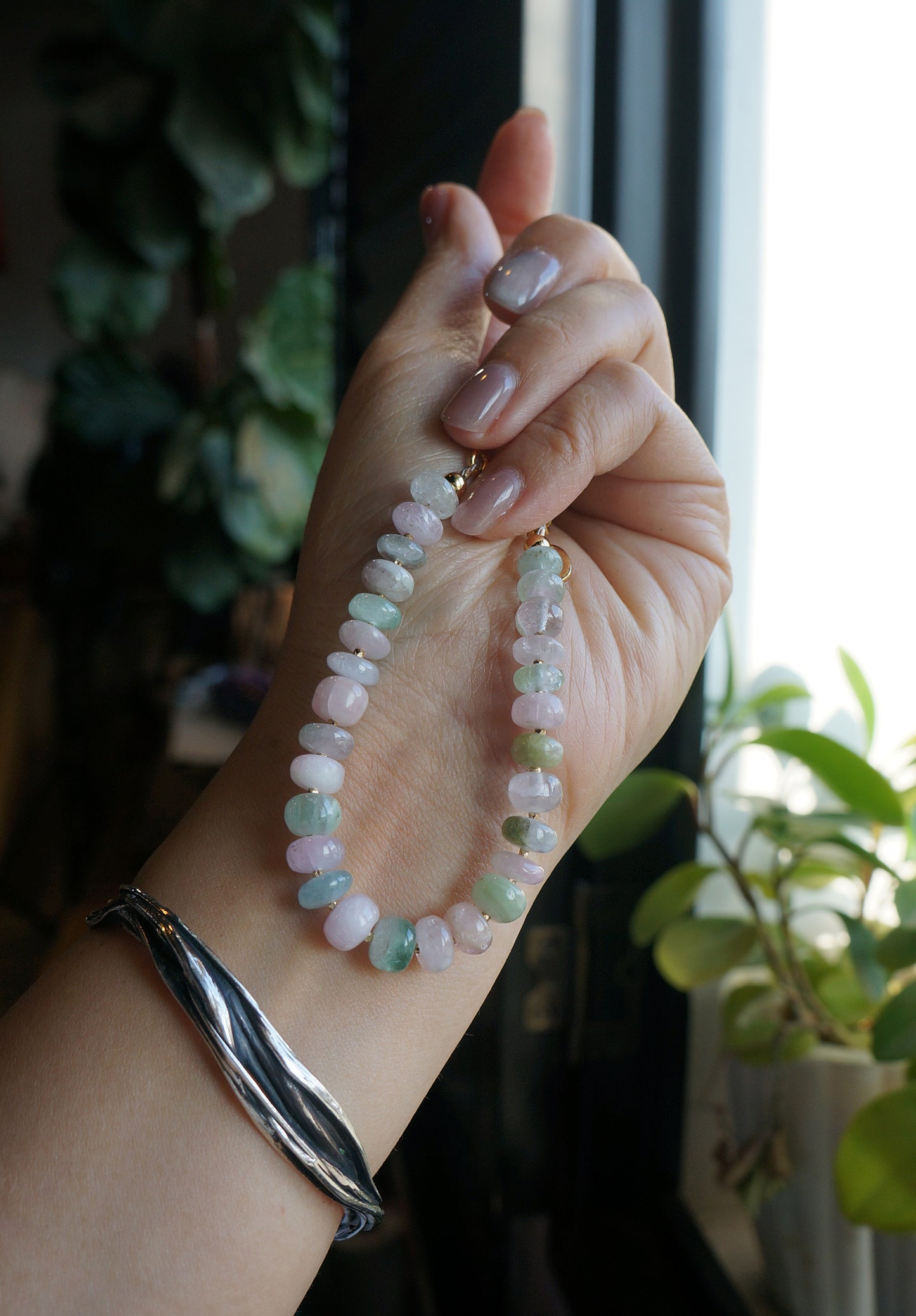 清新優雅｜阿富汗彩碧璽塔珠手鍊 E101604