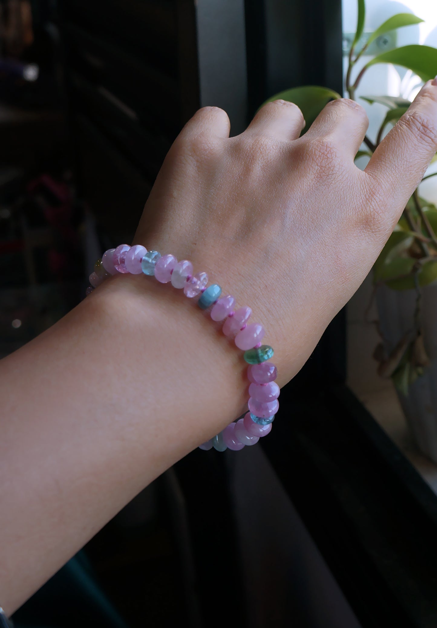 粉嫩優雅｜阿富汗粉碧塔珠手鍊 E101608