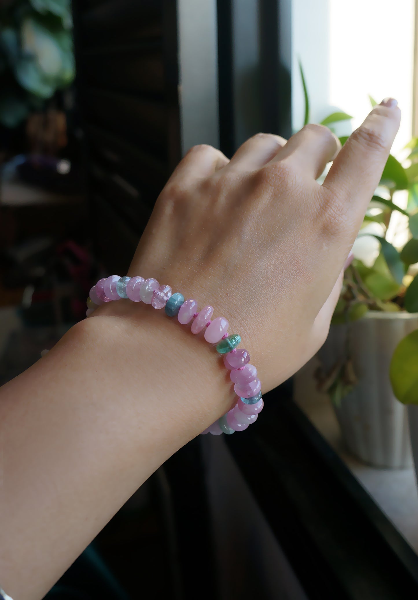 粉嫩優雅｜阿富汗粉碧塔珠手鍊 E101608