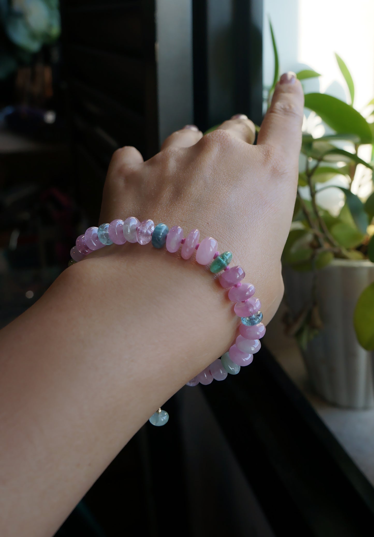 粉嫩優雅｜阿富汗粉碧塔珠手鍊 E101608