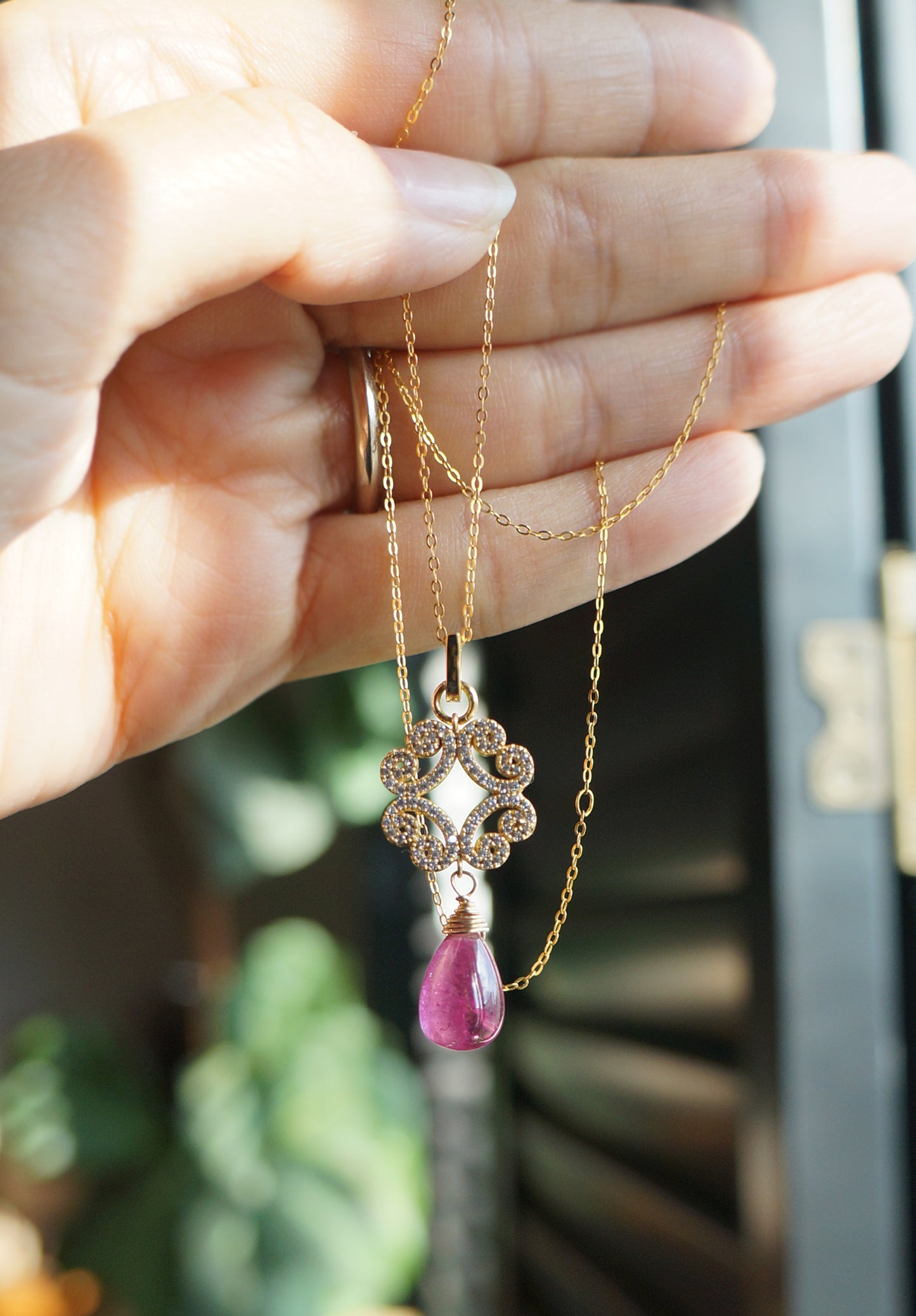 Rubellite | 桃紅碧璽鋯鑽 純銀鍍金墜 E121101