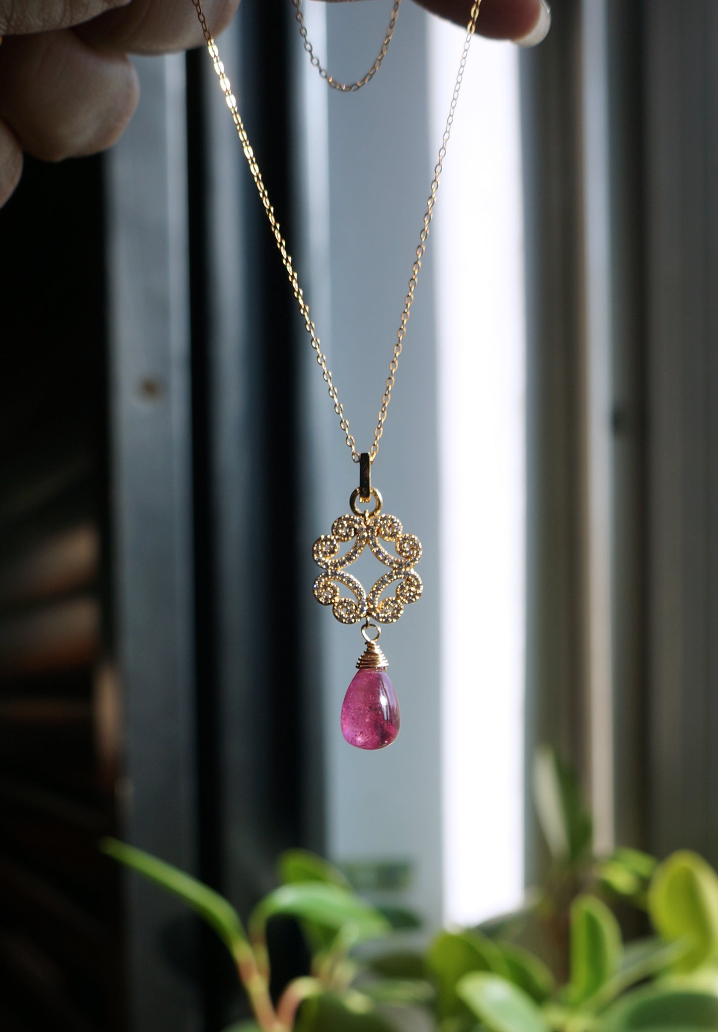 Rubellite | 桃紅碧璽鋯鑽 純銀鍍金墜 E121101