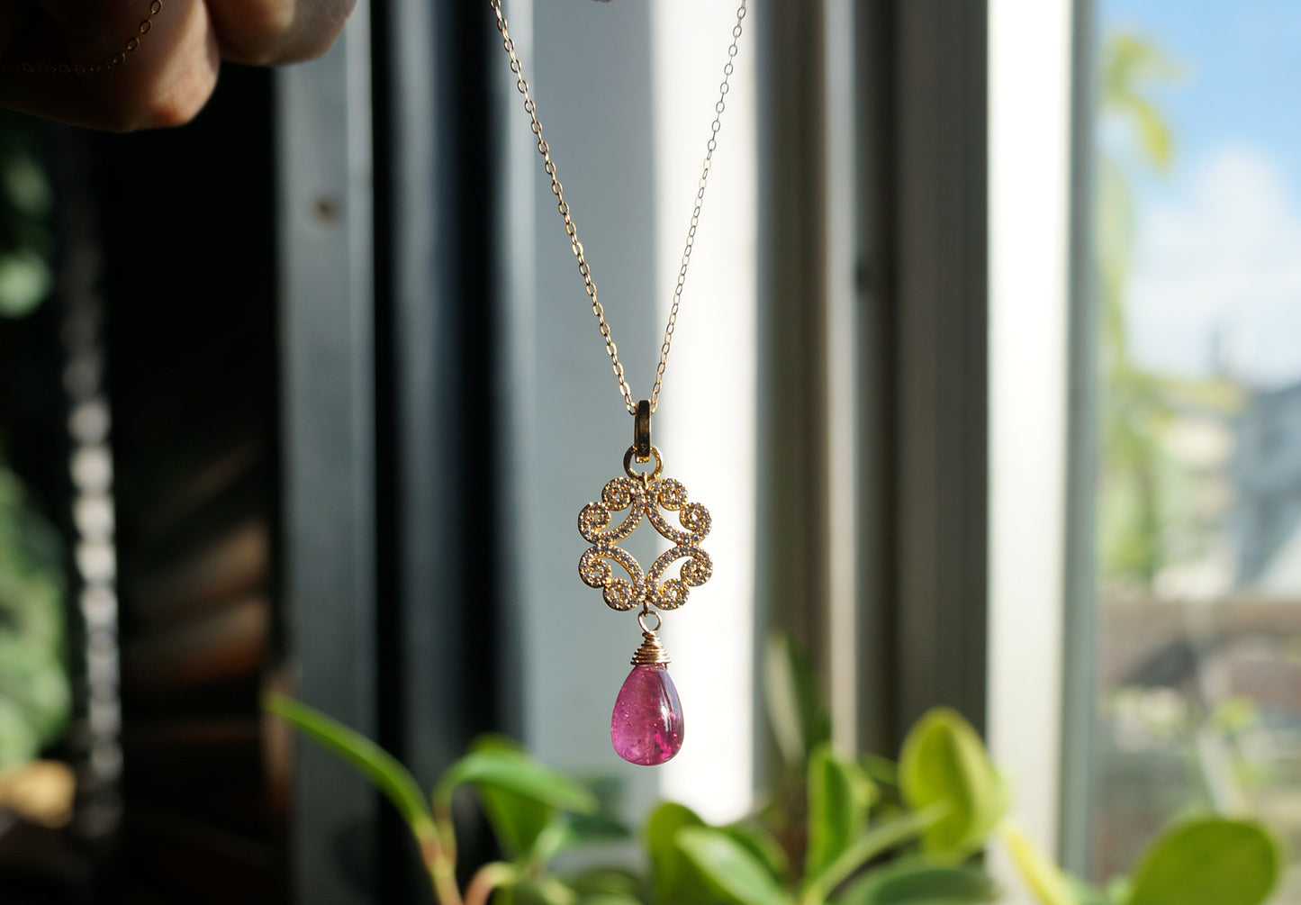 Rubellite | 桃紅碧璽鋯鑽 純銀鍍金墜 E121101