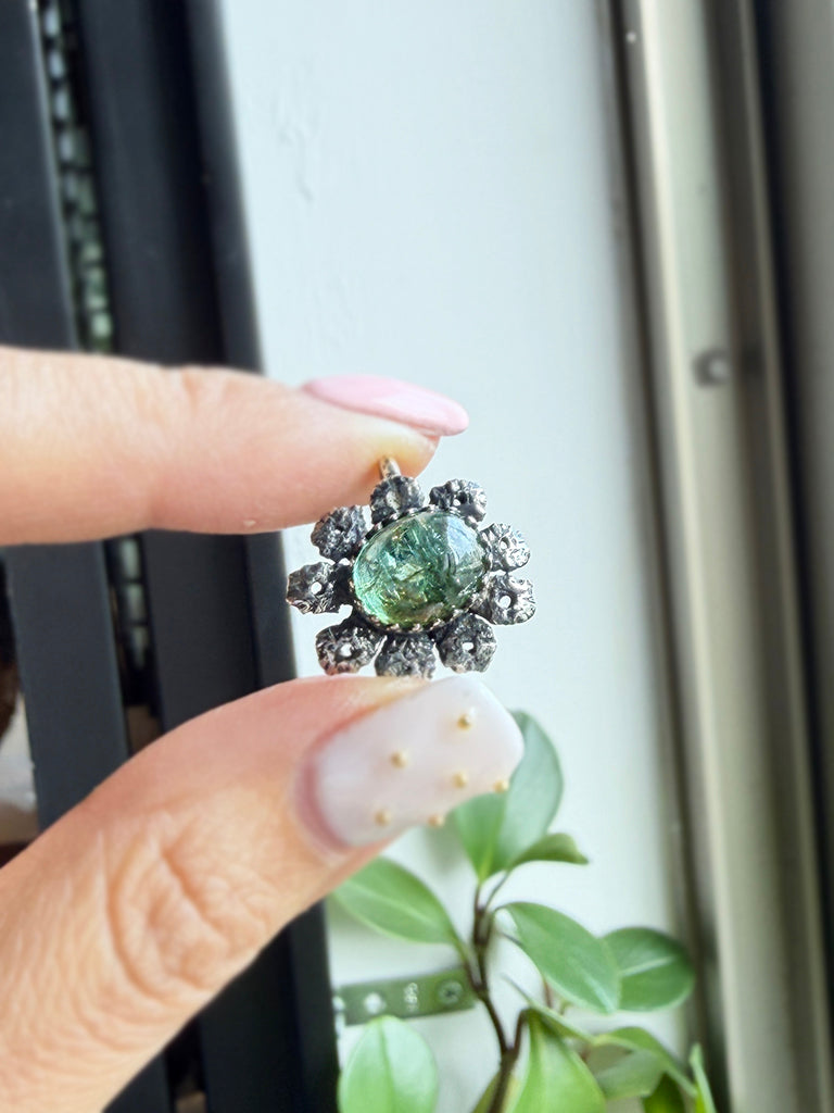 綠碧璽 手工蕾絲花銀墜 C060301