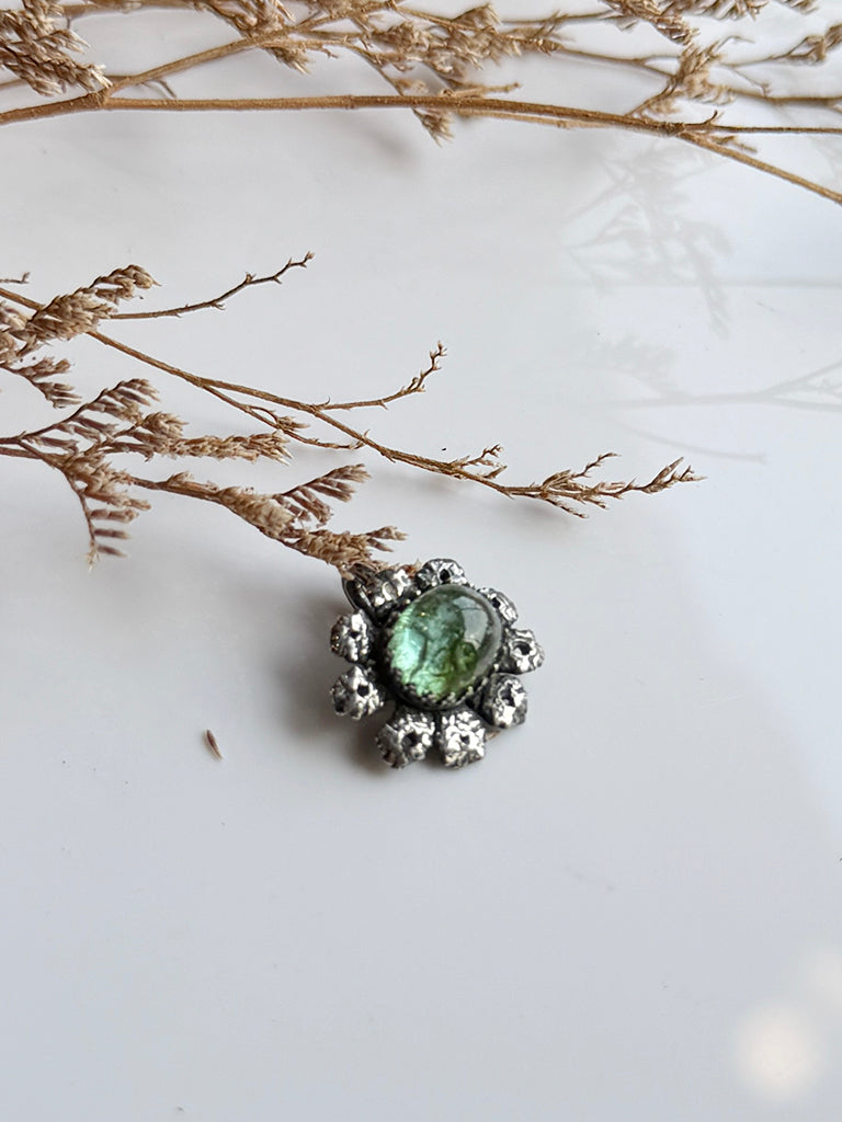 綠碧璽 手工蕾絲花銀墜 C060301